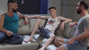 Icon Male - Slim Avery Jones threesome indoors