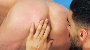 Hot House - Arad Winwin as well as Ian Frost tongue kissing